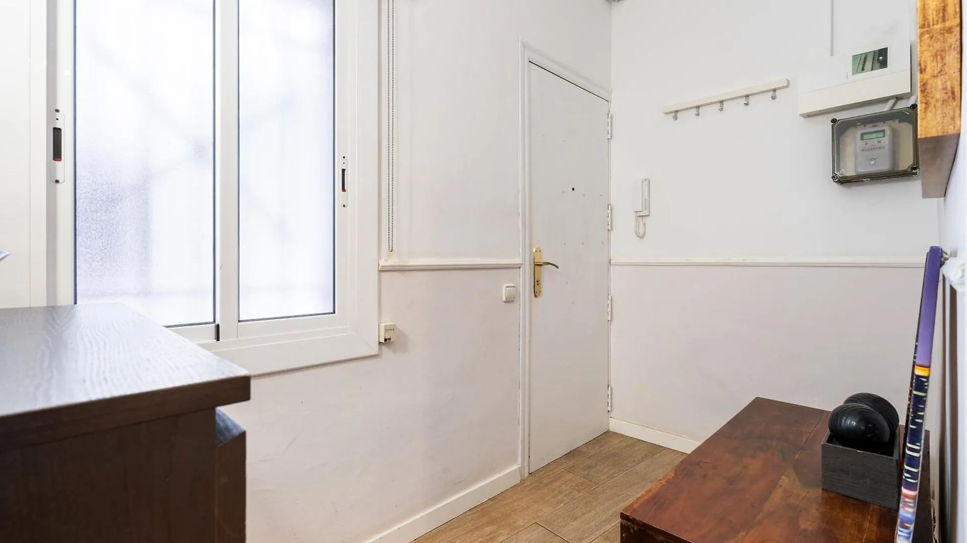 Eixample Ac, Sunlit Balcony & Prime Location Apartment Barcelona Spain
