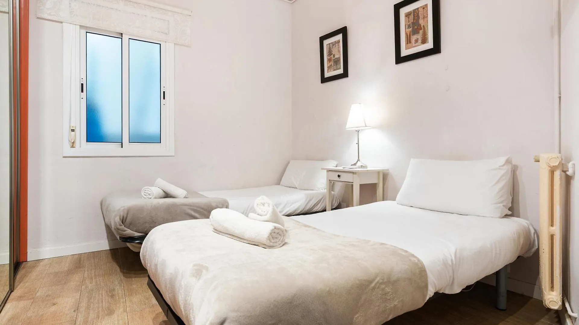 Eixample Ac, Sunlit Balcony & Prime Location Apartment Barcelona Spain