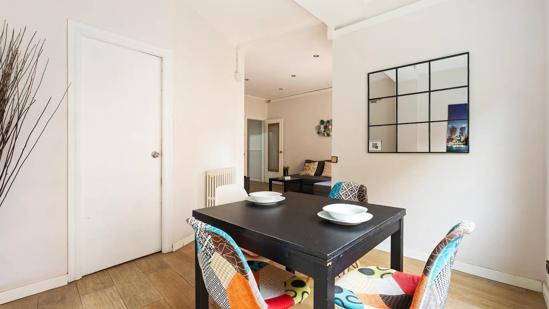 Eixample Ac, Sunlit Balcony & Prime Location Apartment Barcelona