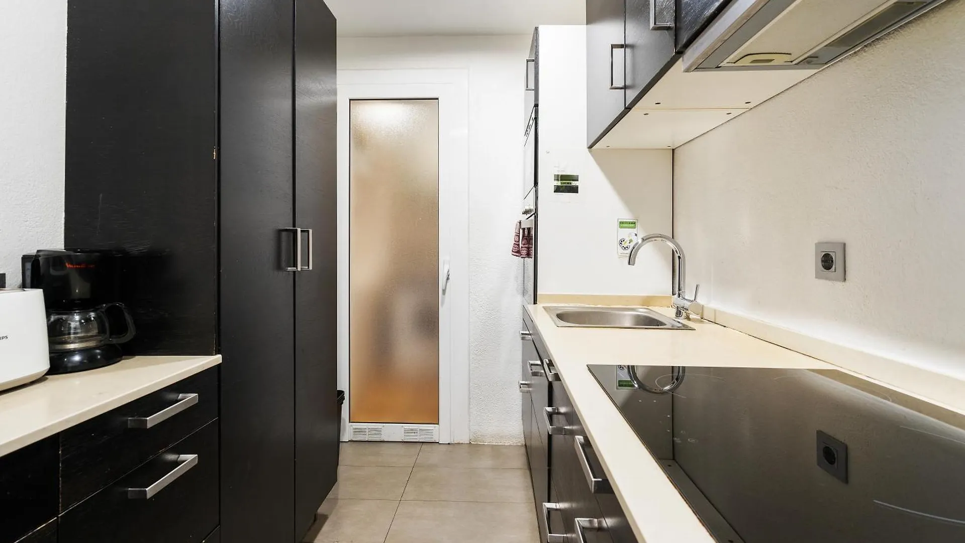 Eixample Ac, Sunlit Balcony & Prime Location Daire Barselona