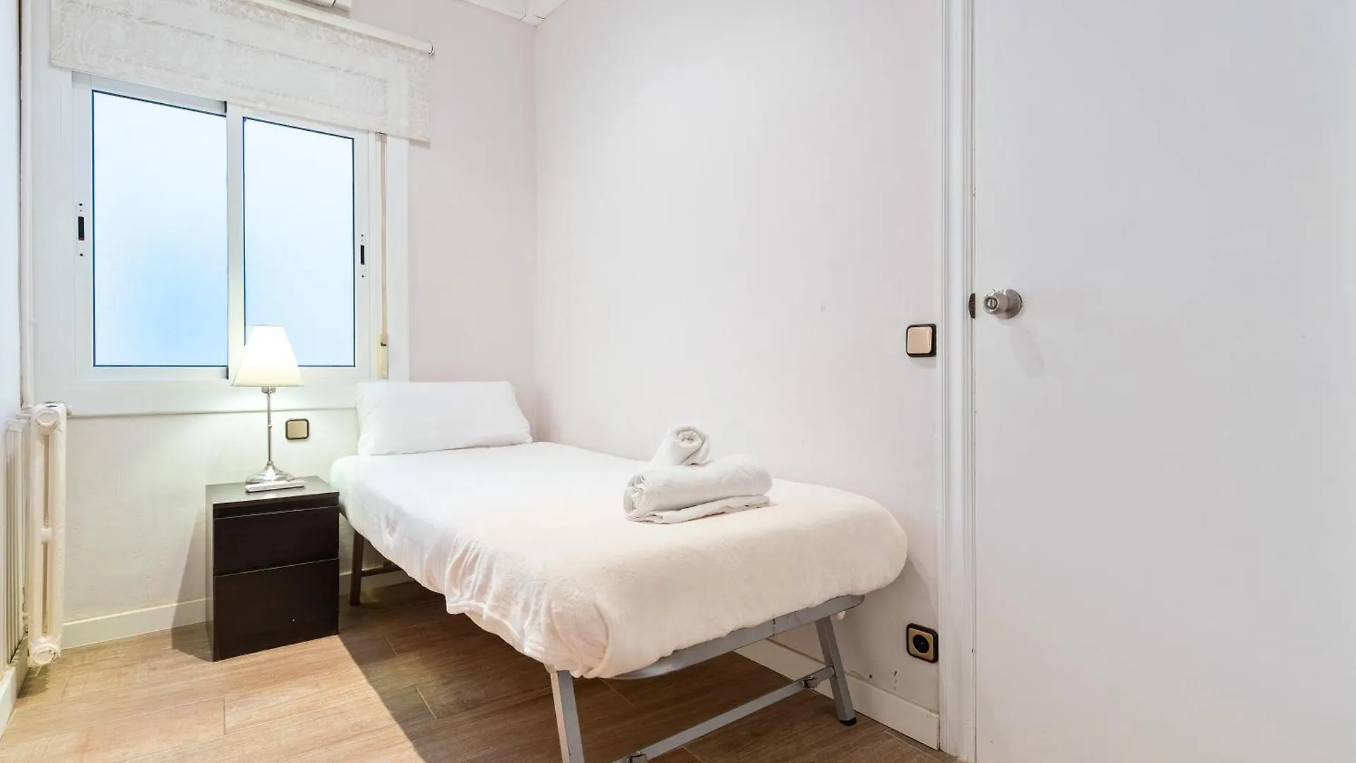 Eixample Ac, Sunlit Balcony & Prime Location Daire Barselona İspanya