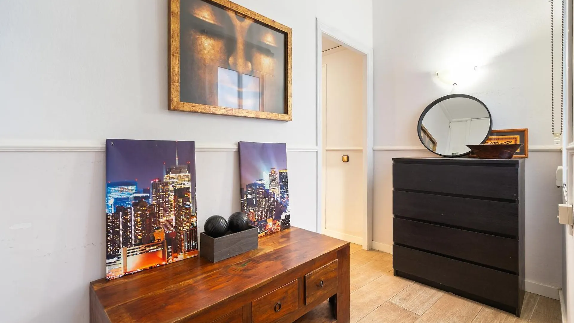 바르셀로나 Eixample Ac, Sunlit Balcony & Prime Location 아파트