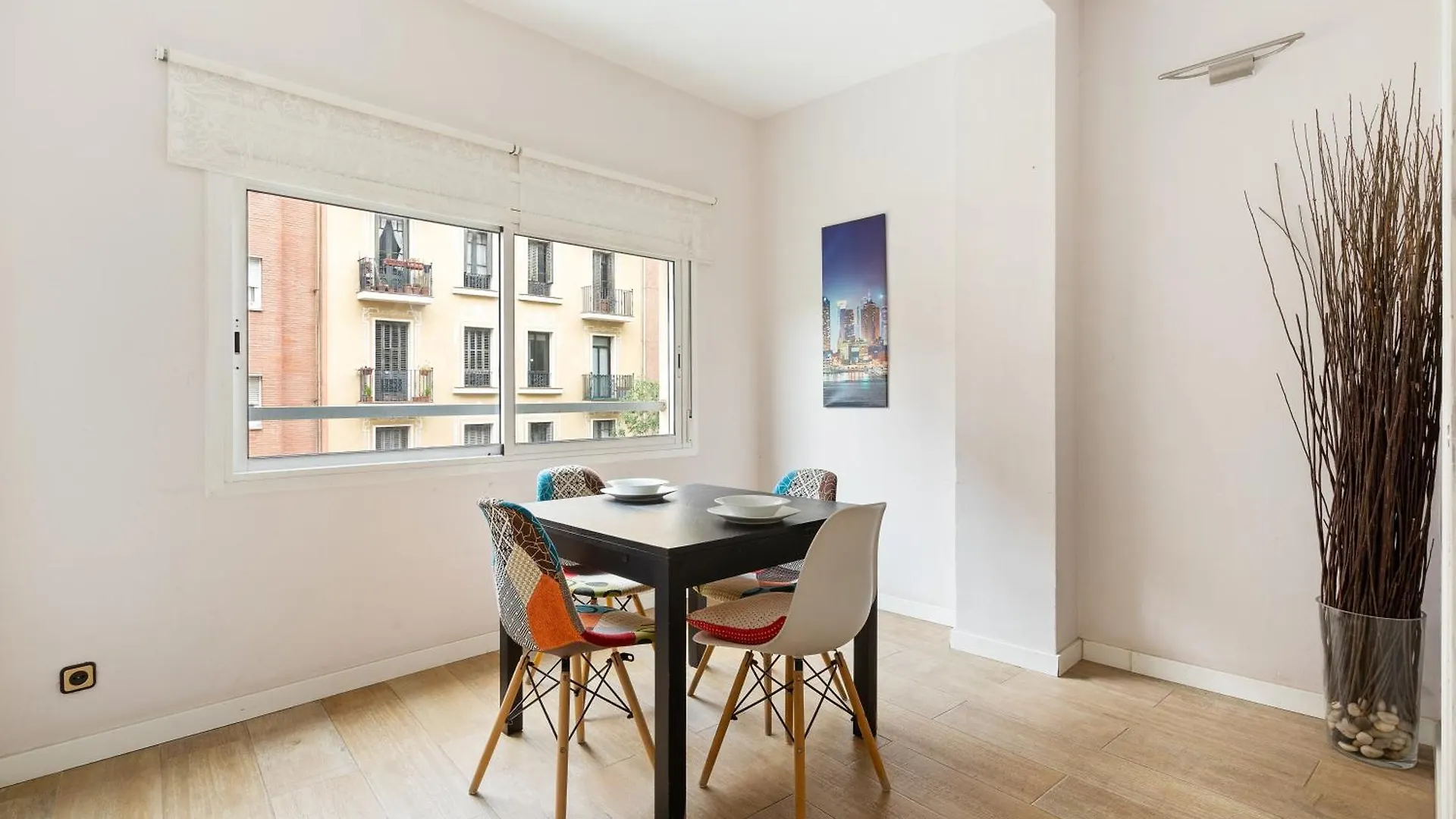 바르셀로나 Eixample Ac, Sunlit Balcony & Prime Location 아파트