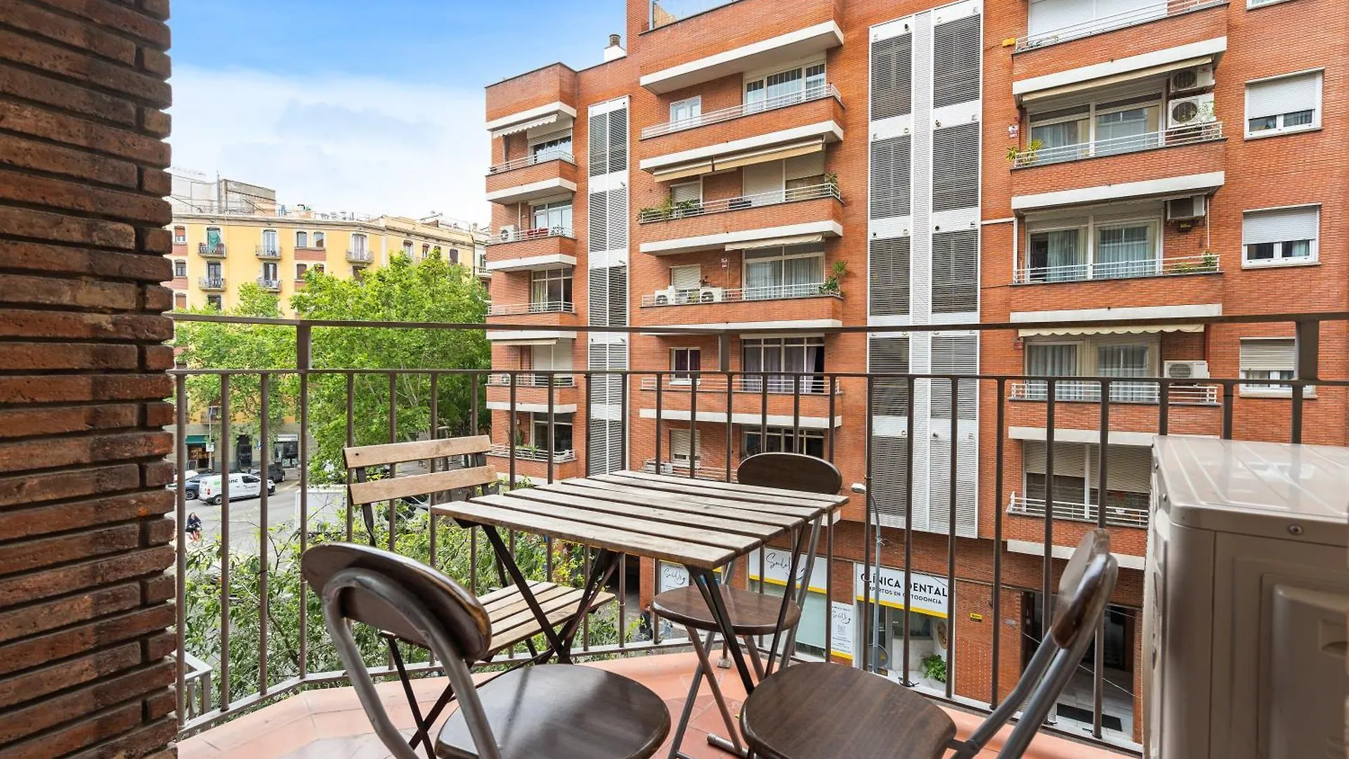 바르셀로나 Eixample Ac, Sunlit Balcony & Prime Location 아파트